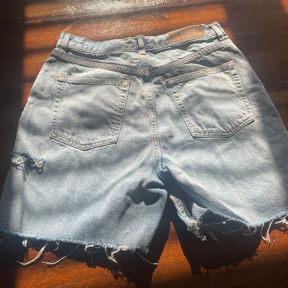 Topshop Distressed Jean Short with Side-Rip Detail - Picture 2 of 4